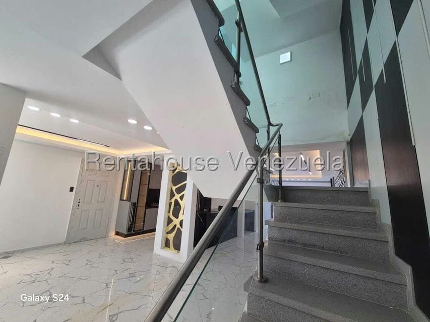 Casa (Multipes Niveles) en Venta en Los Guayabitos, Distrito Metropolitano - 16