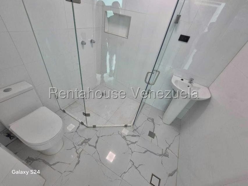 Casa (Multipes Niveles) en Venta en Los Guayabitos, Distrito Metropolitano - 29