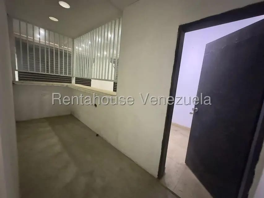 Comercial (Local Comercial) en Alquiler en Zona Oeste, Lara - 12