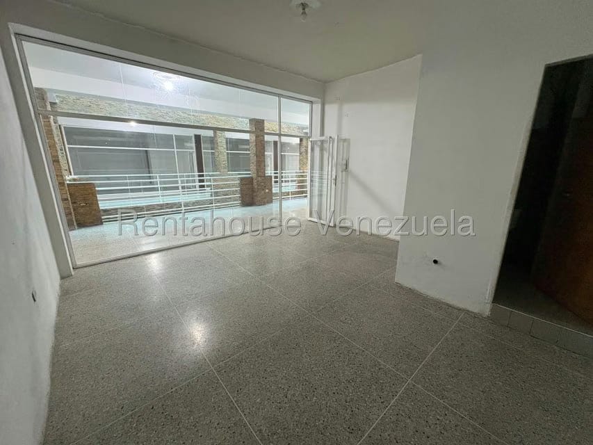 Comercial (Local Comercial) en Alquiler en Parroquia Juan de Villegas, Lara - 2