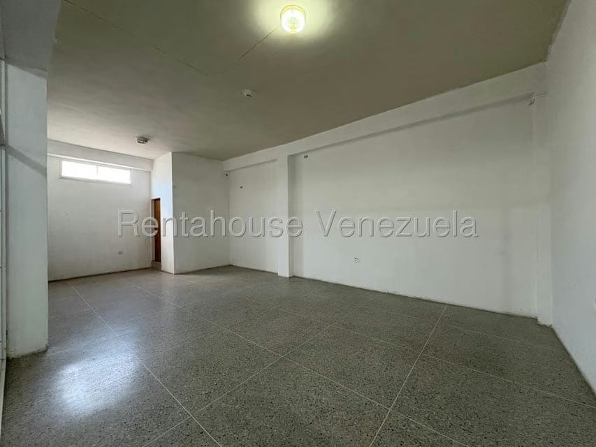 Comercial (Local Comercial) en Alquiler en Parroquia Juan de Villegas, Lara - 4