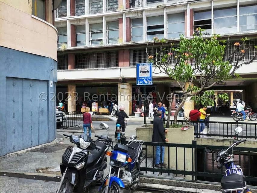 Comercial (Local Comercial) en Venta en Parroquia Catedral, Distrito Metropolitano - 11