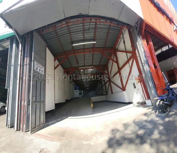 Comercial (Galpon - Deposito) en Alquiler en La Yaguara, Distrito Metropolitano - 92