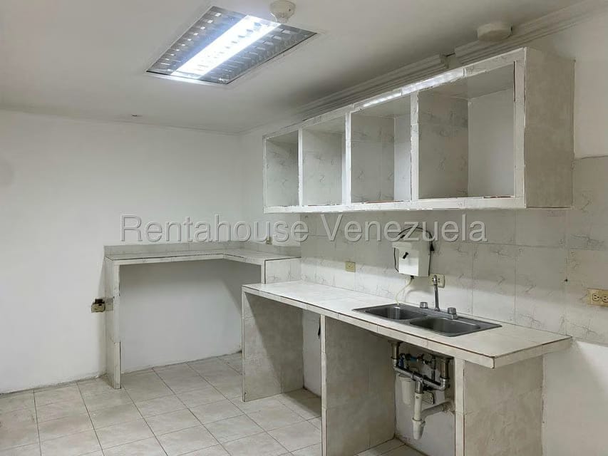 Comercial (Local Comercial) en Venta en Montalban I, Distrito Metropolitano - 13