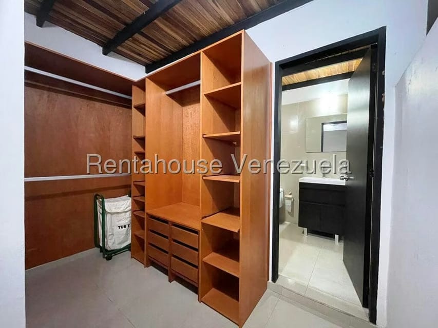 Casa (Duplex) en Venta en Los Chorros, Distrito Metropolitano - 76