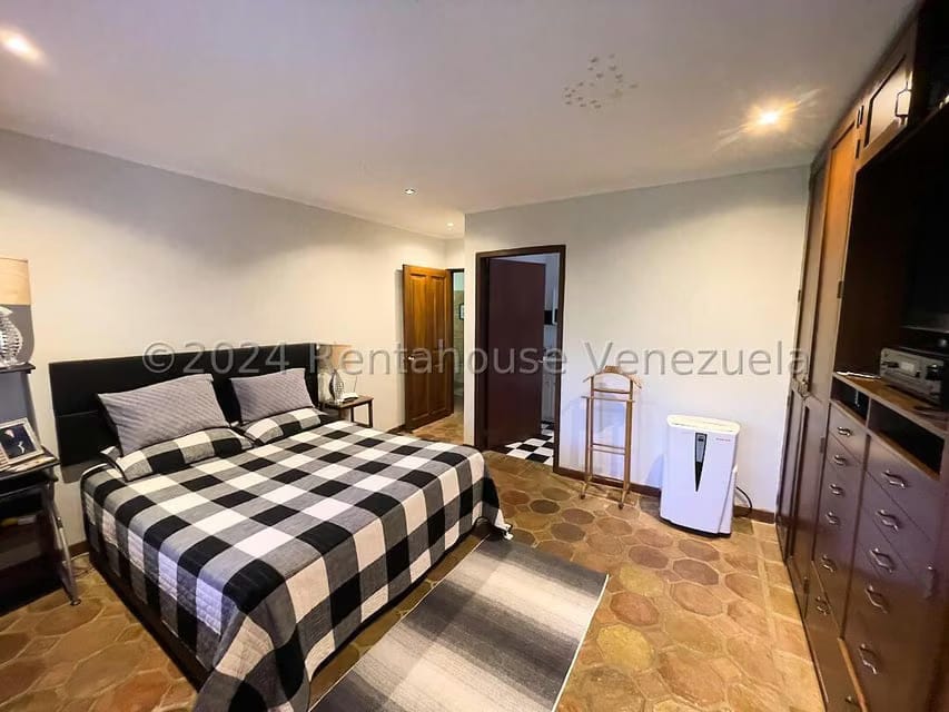 Casa (Contemporaneo) en Venta en Parque Oripoto, Distrito Metropolitano - 16