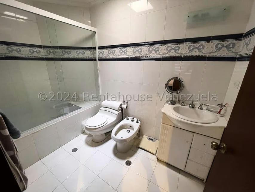 Casa (Contemporaneo) en Venta en Parque Oripoto, Distrito Metropolitano - 20