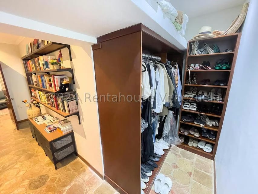 Casa (Contemporaneo) en Venta en Parque Oripoto, Distrito Metropolitano - 25