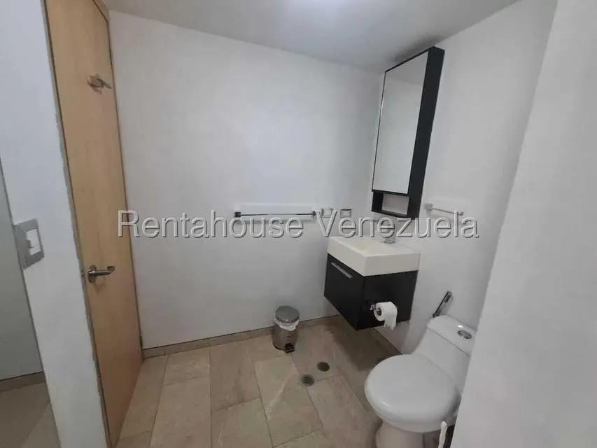 Apartamento (1 Nivel) en Alquiler en El Rosal, Distrito Metropolitano - 18