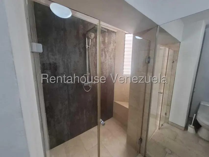 Apartamento (1 Nivel) en Alquiler en El Rosal, Distrito Metropolitano - 19