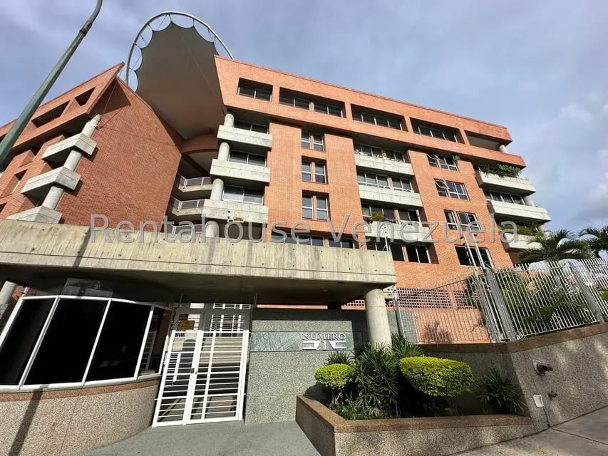 Apartamento (Duplex) en Venta en Lomas del Sol, Distrito Metropolitano - 2