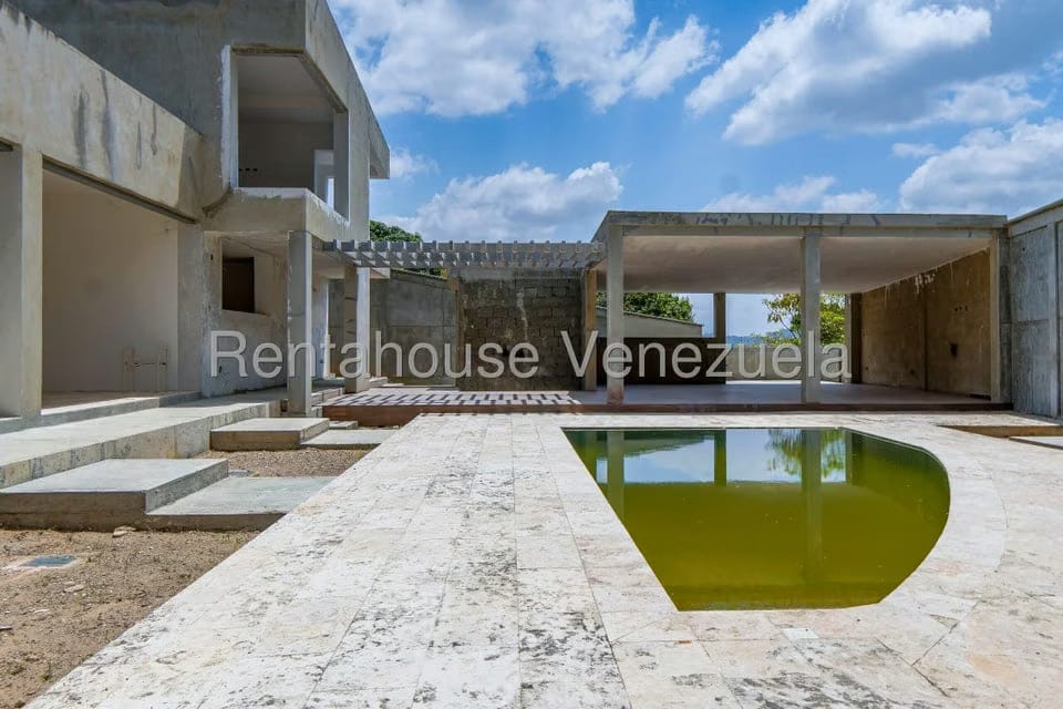 Casa (Multipes Niveles) en Venta en Prados del Este, Distrito Metropolitano