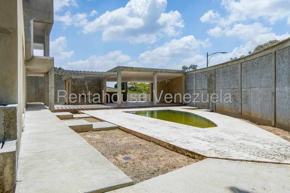 Casa (Multipes Niveles) en Venta en Prados del Este, Distrito Metropolitano - 2