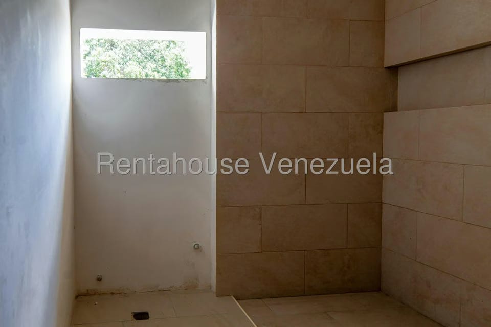 Casa (Multipes Niveles) en Venta en Prados del Este, Distrito Metropolitano - 16