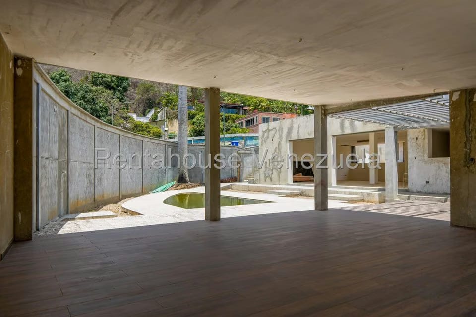 Casa (Multipes Niveles) en Venta en Prados del Este, Distrito Metropolitano - 3