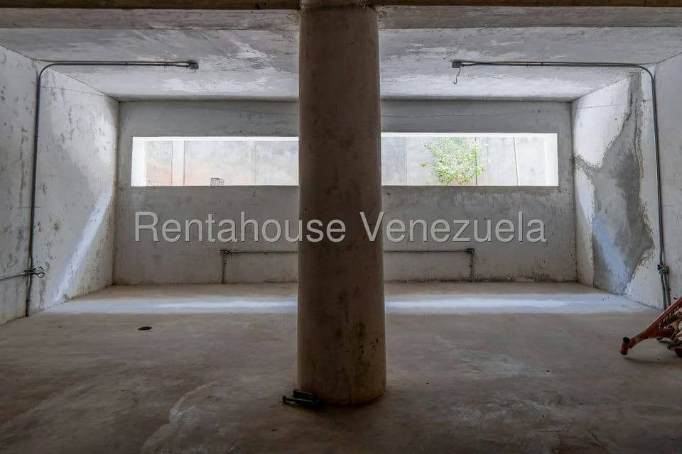 Casa (Multipes Niveles) en Venta en Prados del Este, Distrito Metropolitano - 28