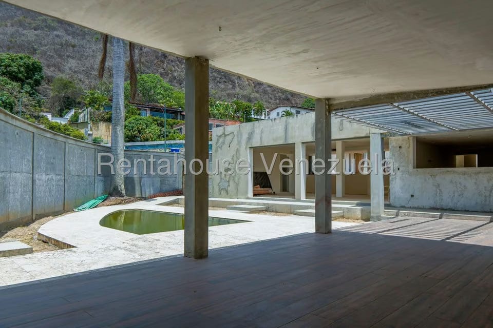 Casa (Multipes Niveles) en Venta en Prados del Este, Distrito Metropolitano - 4