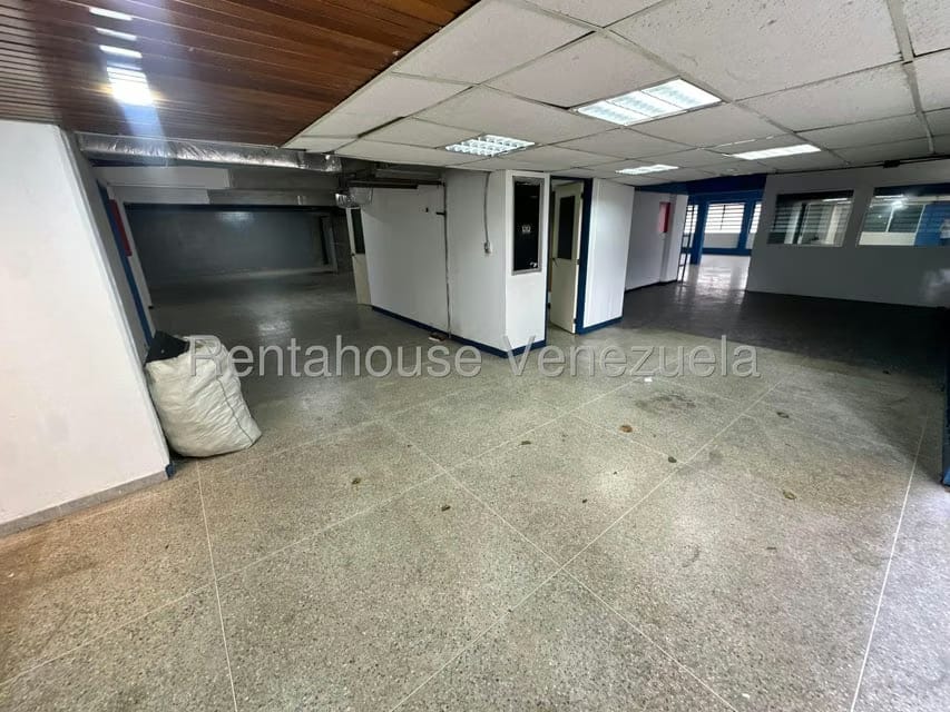 Comercial (Galpon - Deposito) en Venta en Bello Monte, Distrito Metropolitano - 2
