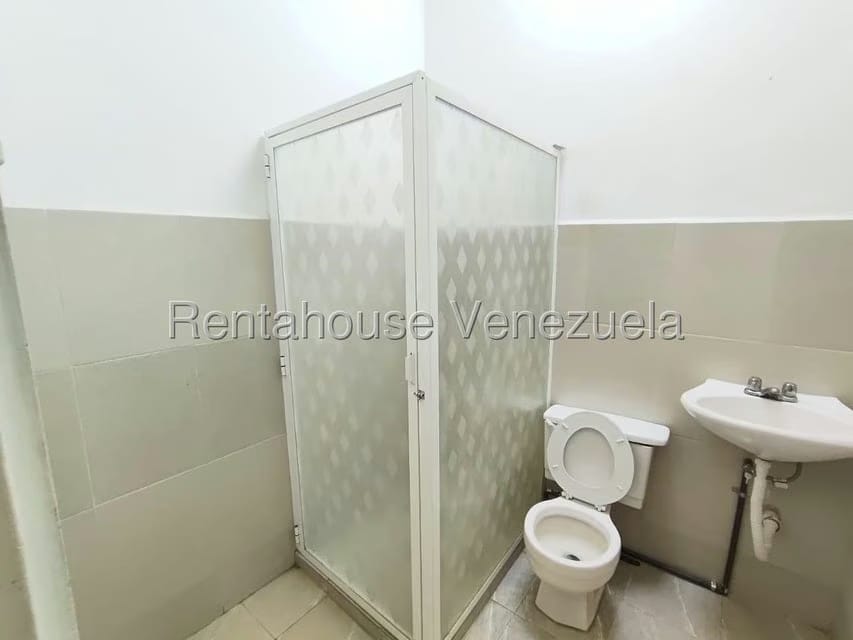 Comercial (Local Comercial) en Alquiler en Zona Este, Lara - 13