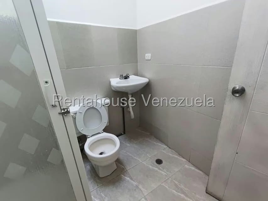 Comercial (Local Comercial) en Alquiler en Zona Este, Lara - 23