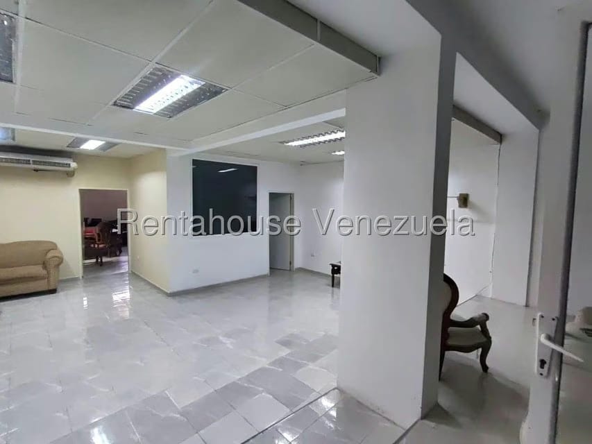 Comercial (Local Comercial) en Alquiler en Zona Este, Lara - 6