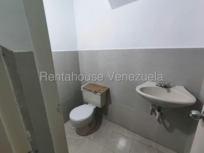 Comercial (Local Comercial) en Alquiler en Zona Este, Lara - 8