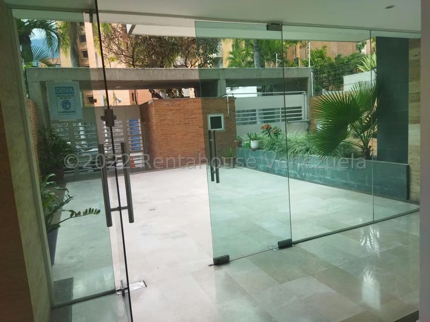 Apartamento (Planta Baja) en Venta en Campo Alegre, Distrito Metropolitano - 3