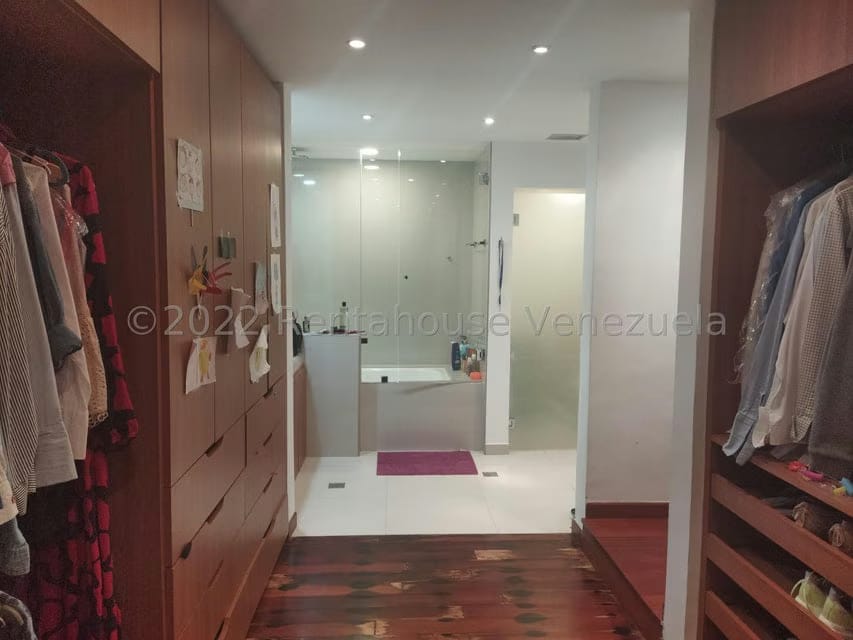 Apartamento (Planta Baja) en Venta en Campo Alegre, Distrito Metropolitano - 21