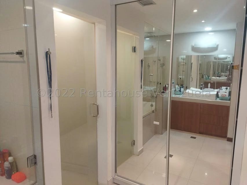 Apartamento (Planta Baja) en Venta en Campo Alegre, Distrito Metropolitano - 24
