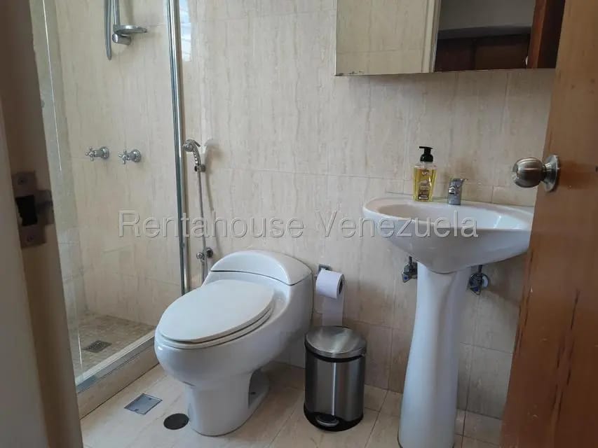 Apartamento (1 Nivel) en Alquiler en Colinas de Bello Monte, Distrito Metropolitano - 13
