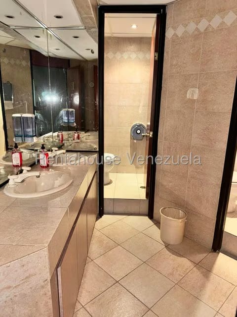 Comercial (Oficina) en Venta en El Bosque, Distrito Metropolitano - 17