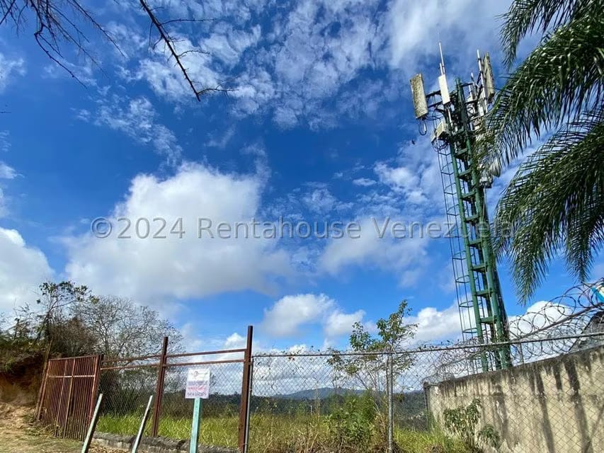 Terreno (Residencial) en Venta en Los Robles, Distrito Metropolitano - 4