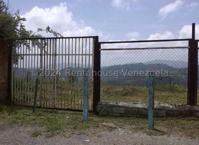 Terreno (Residencial) en Venta en Los Robles, Distrito Metropolitano - 6