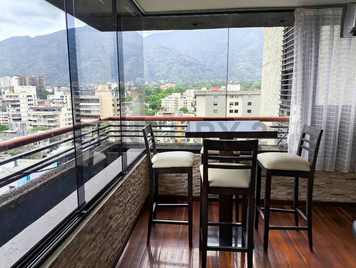 "Vive con Estilo:Acogedor Apartamento Amoblado con Vista Panorámica al Ávila" - 3
