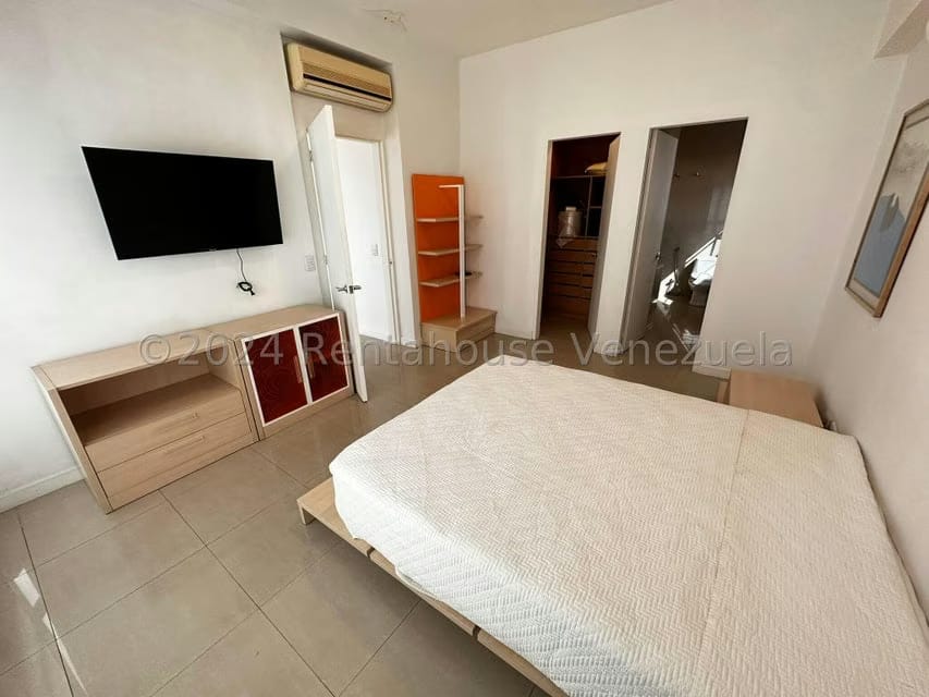 Apartamento (1 Nivel) en Venta en Santa Eduvigis, Distrito Metropolitano - 13