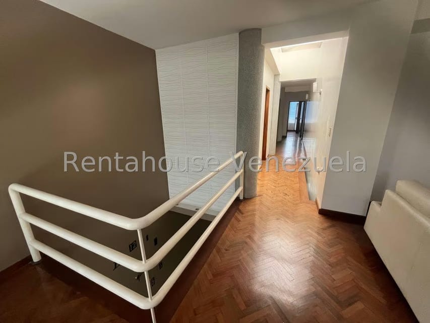 Casa (Multipes Niveles) en Venta en Los Naranjos del Cafetal, Distrito Metropolitano - 21