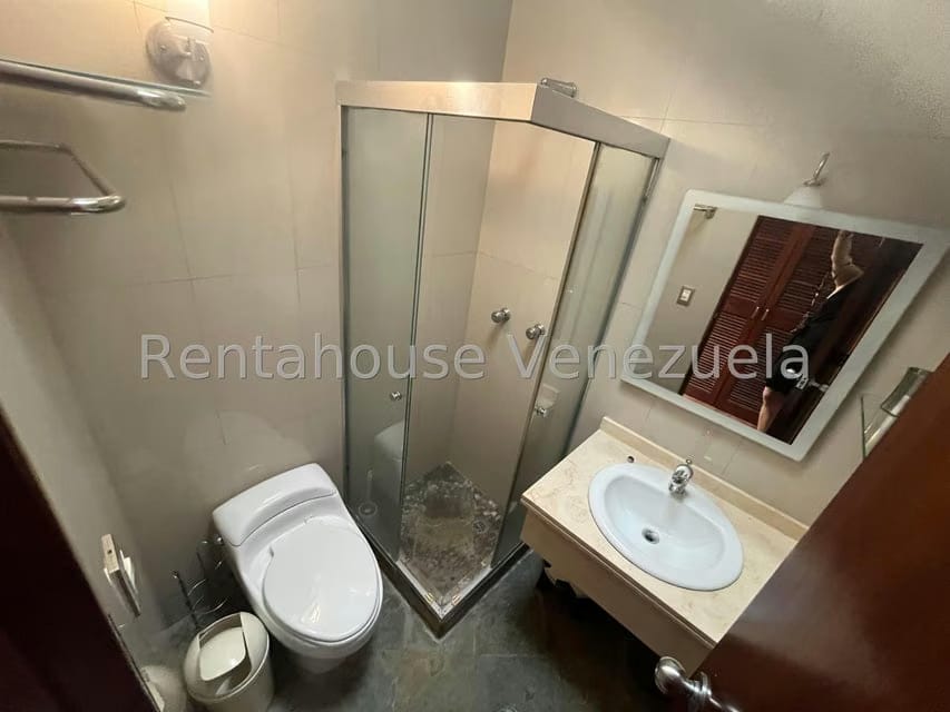 Casa (Multipes Niveles) en Venta en Los Naranjos del Cafetal, Distrito Metropolitano - 24