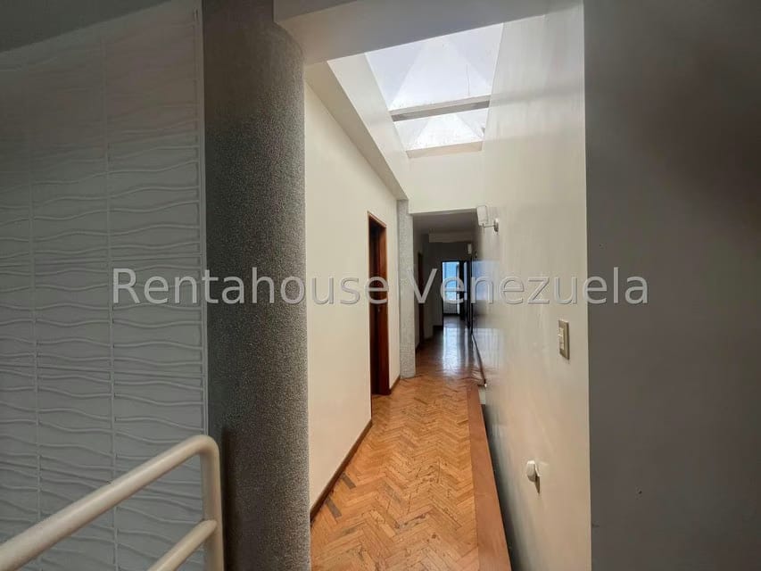 Casa (Multipes Niveles) en Venta en Los Naranjos del Cafetal, Distrito Metropolitano - 25