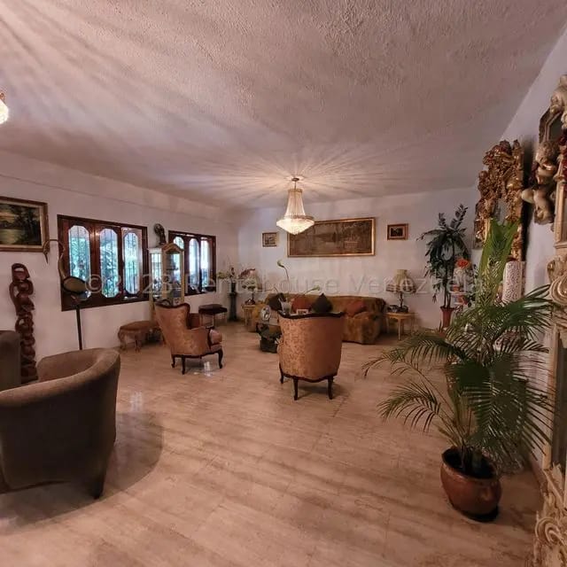 Casa (1 Nivel) en Venta en Prados del Este, Distrito Metropolitano - 2