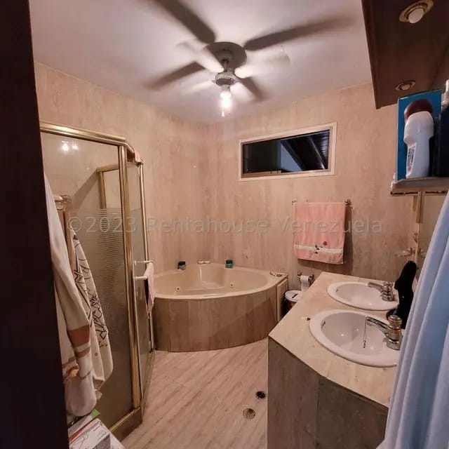 Casa (1 Nivel) en Venta en Prados del Este, Distrito Metropolitano - 14