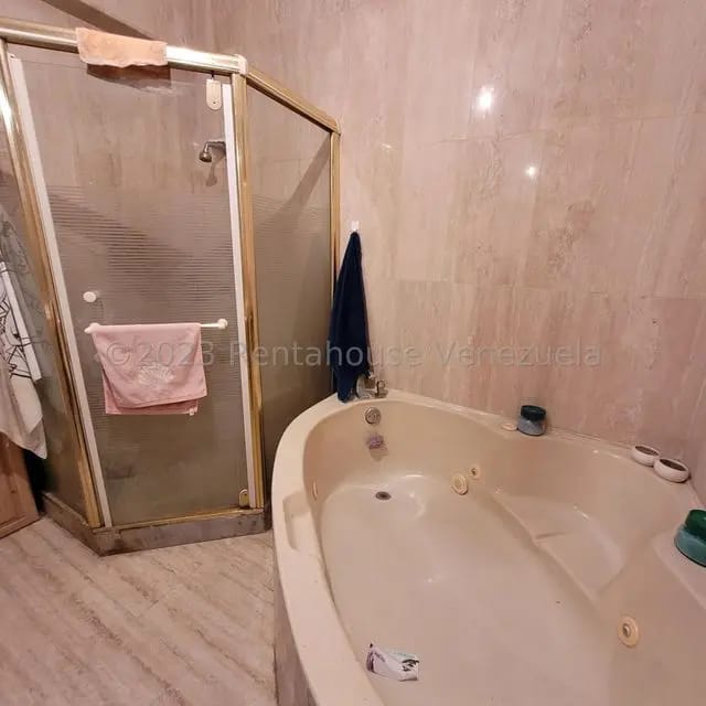 Casa (1 Nivel) en Venta en Prados del Este, Distrito Metropolitano - 16