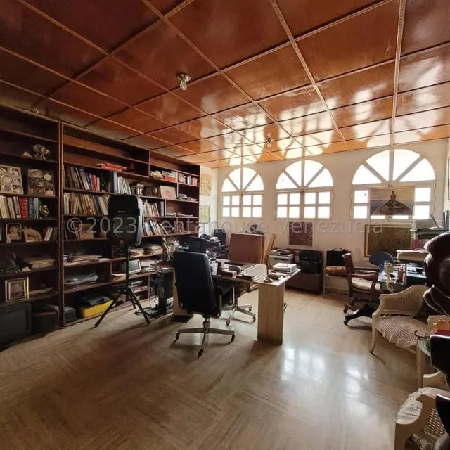 Casa (1 Nivel) en Venta en Prados del Este, Distrito Metropolitano - 23