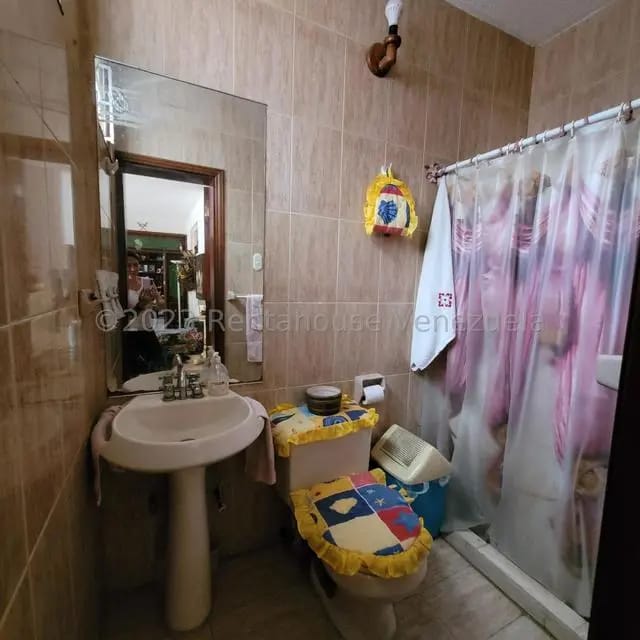 Casa (1 Nivel) en Venta en Prados del Este, Distrito Metropolitano - 27