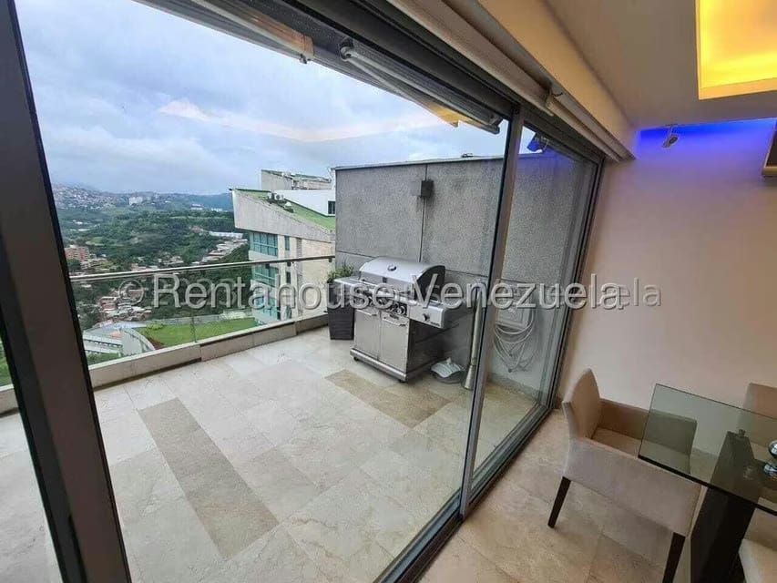 Apartamento (1 Nivel) en Alquiler en Lomas del Sol, Distrito Metropolitano - 12