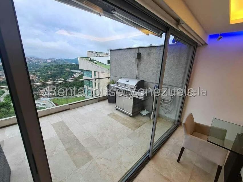 Apartamento (1 Nivel) en Alquiler en Lomas del Sol, Distrito Metropolitano - 17