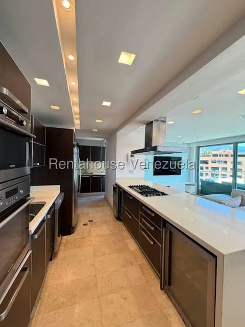 Apartamento (1 Nivel) en Alquiler en Lomas del Sol, Distrito Metropolitano - 3