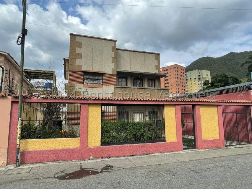 Casa (Duplex) en Venta en El Paraiso, Distrito Metropolitano - 2
