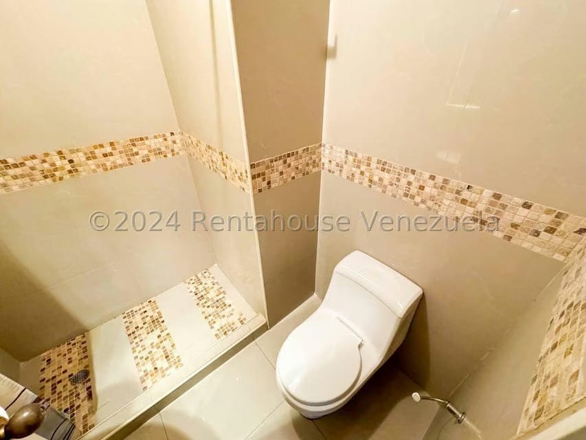 Apartamento (1 Nivel) en Venta en Los Dos Caminos, Distrito Metropolitano - 27