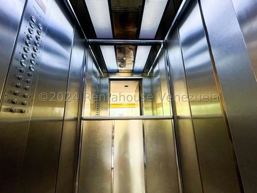 Apartamento (1 Nivel) en Venta en Los Dos Caminos, Distrito Metropolitano - 34