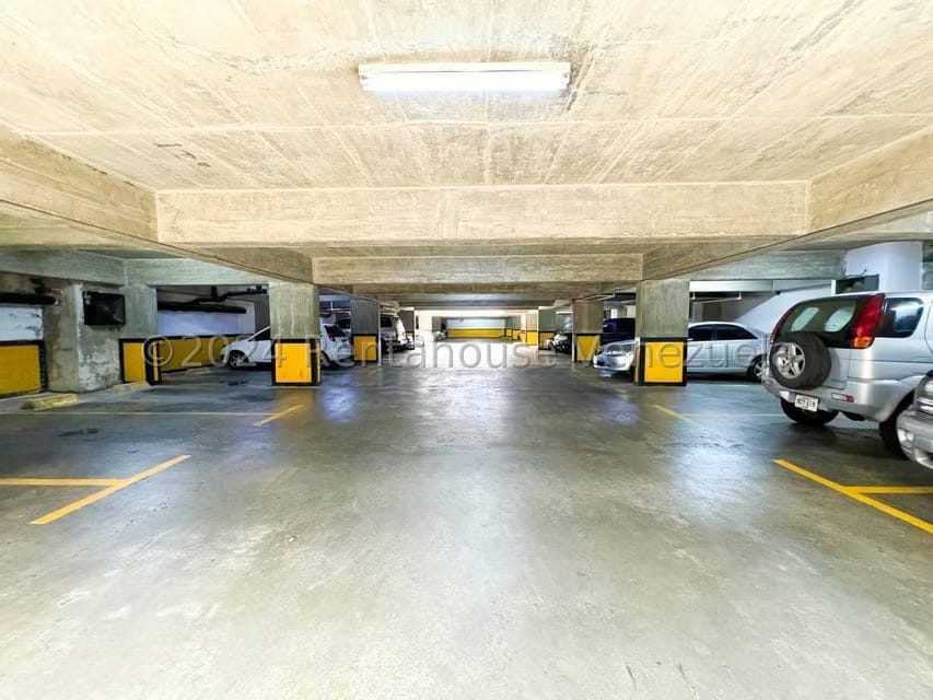 Apartamento (1 Nivel) en Venta en Los Dos Caminos, Distrito Metropolitano - 36